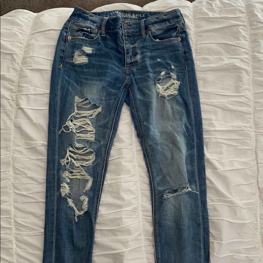 American Eagle Mom styled Ripped jeans